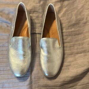 Kenneth Cole silver flats